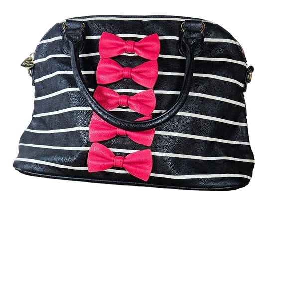 Betsey Johnson Handbags - Betsey Johnson Y2K Black & White Stripped Crossbody 5 Bows  Excellent Condition